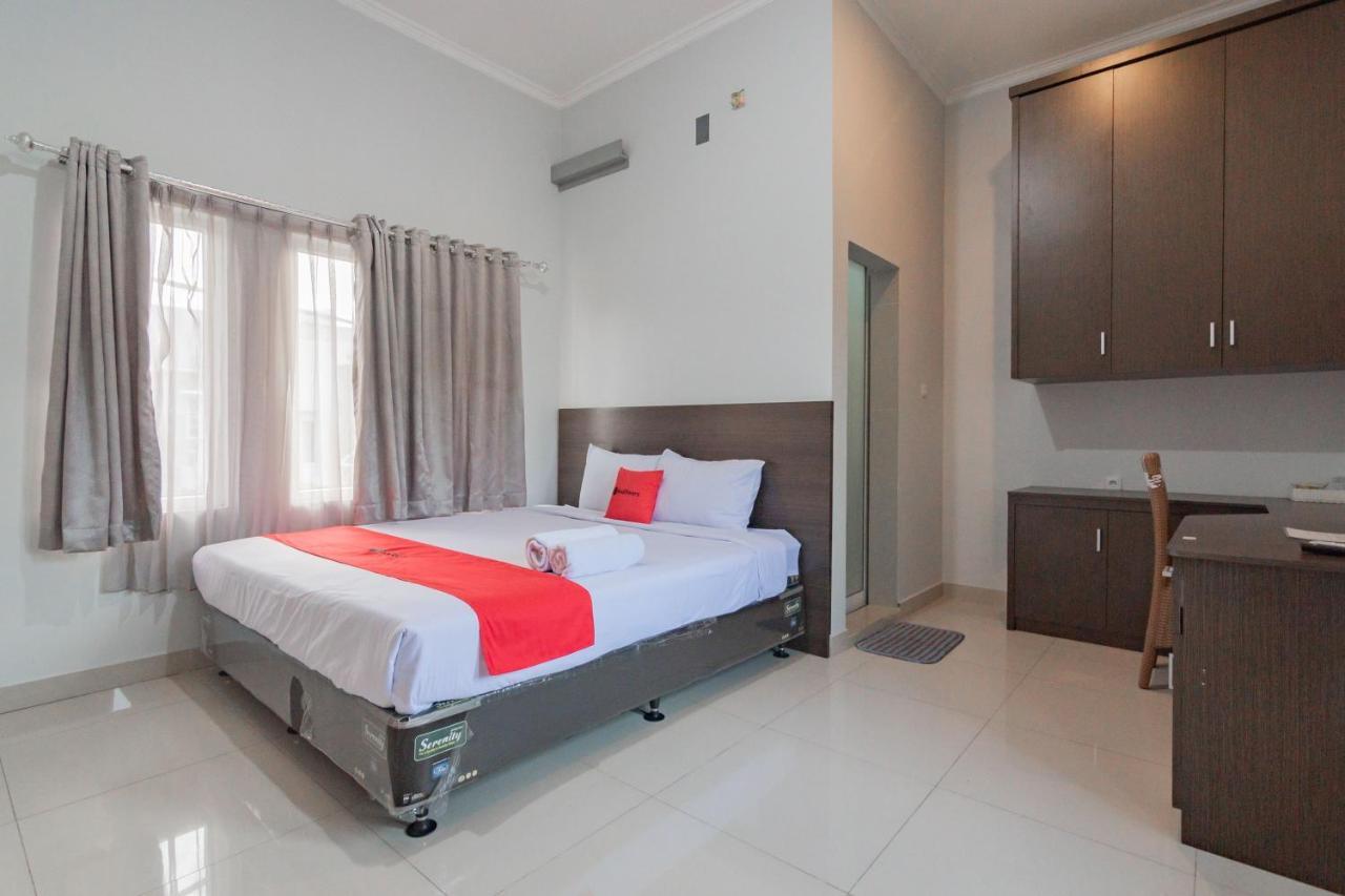 Reddoorz Plus Syariah @ Tuparev Cirebon 3 المظهر الخارجي الصورة
