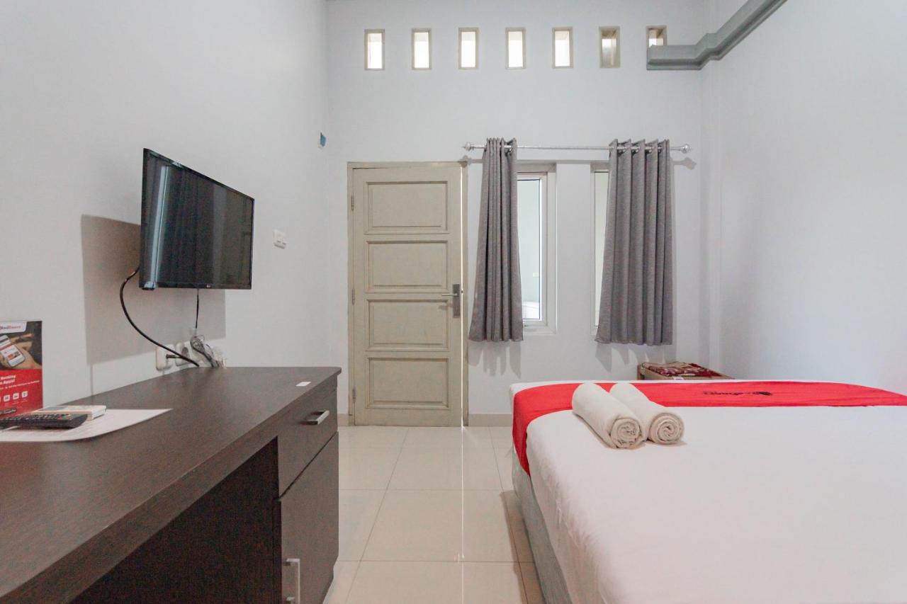 Reddoorz Plus Syariah @ Tuparev Cirebon 3 المظهر الخارجي الصورة